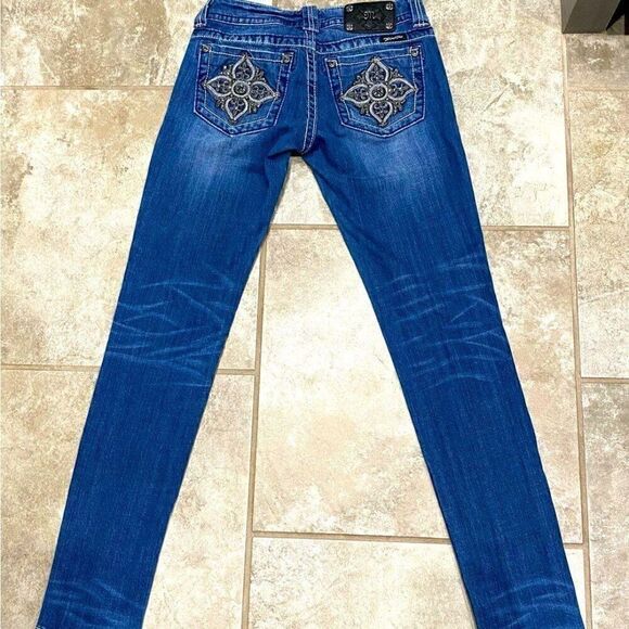 Miss Me Low Rise Skinny Jeans 27x31 Stretch Embroidered Pockets EUC - Picture 6 of 12